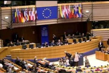Condiţionalitatea privind statul de drept: Premierul polonez îi confirmă cancelarului german hotărârea Varşoviei de a bloca bugetul UE