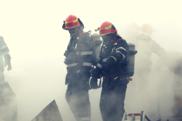 Două persoane au fost găsite carbonizate de pompieri, în Neamț