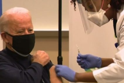 Preşedintele ales al SUA a fost vaccinat anti covid în direct, la televiziune. Joe Biden: Aştept cu nerăbdare a doua doză