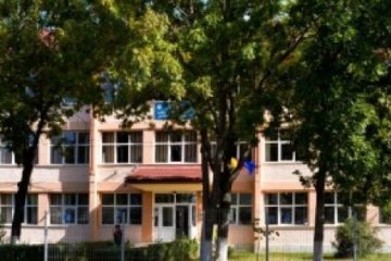 Anchetă penală și administrativă, în cazul profesorului din Piatra-Neamț care a cerut poze nud unei eleve de la seral