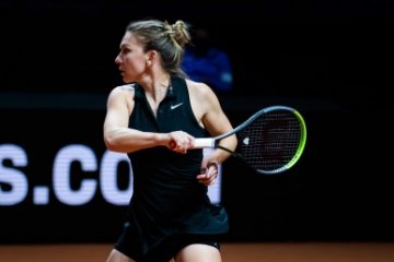 Simona Halep a debutat cu o victorie la turneul de la Stuttgart, după pauza cauzată de accidentarea la umăr. 6-1, 6-3 cu Marketa Vondrousova