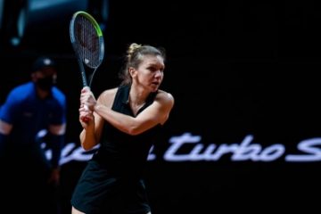 Simona Halep s-a calificat în semifinalele turneului WTA de la Stuttgart, după ce a învins-o pe rusoaica Ekaterina Alexandrova, cu 6-1, 6-4