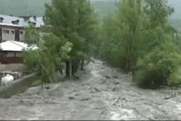 Cod roşu de inundaţii pe un afluent al râului Crasna, județul Satu-Mare.  Cod galben pe trei bazine hidrografice din judeţele Maramureş, Sălaj şi Satu-Mare