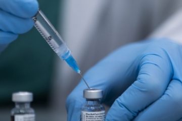 Jumătate dintre adulții din Uniunea Europeană au fost vaccinați cu cel puțin o doză de ser împotriva coronavirusului