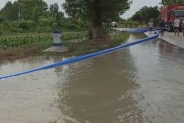 Toți localnicii s-au întors în gospodării la Biliești, Vrancea, după ce apa a fost evacuată. Tronsonul Podul Zamfirei-Biliești-Suraia rămâne închis