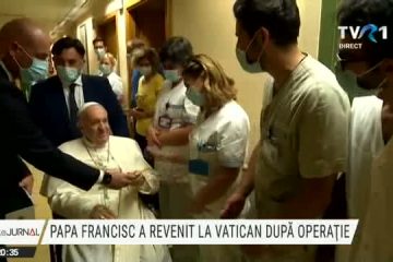 Papa Francisc a revenit la Vatican, după intervenție chirurgicală la colon