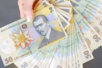 Salariul mediu net a scăzut în România cu 58 de lei, în august. Salariul mediu net a fost 3.487 lei, câștigurile cele mai mari au fost în IT cu o medie de 8.377 lei, iar cele mai mici în fabricarea hainelor- 1.957 lei