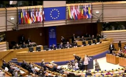 Condiţionalitatea privind statul de drept: Premierul polonez îi confirmă cancelarului german hotărârea Varşoviei de a bloca bugetul UE