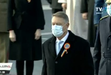 Ceremonii restrânse de 1 Decembrie. Iohannis: „Gândurile noastre se îndreaptă către eroii acestui an, personalul medical şi toţi cei care se sacrifică pentru a opri răspândirea virusului, dar şi către victime”