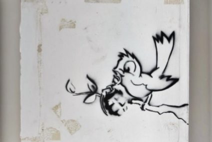 Tabloul „Bird with Grenade” semnat Banksy, vândut la licitație cu 170.000 de euro