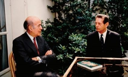 Custodele Coroanei a transmis un mesaj de condoleanţe la moartea fostului preşedinte al Franţei Valery Giscard d’Estaing