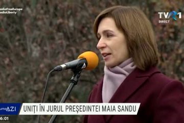 Uniți în jurul președintei Maia Sandu. Mii de oameni au venit în centrul Chișinăului ca să ceară alegerile anticipate