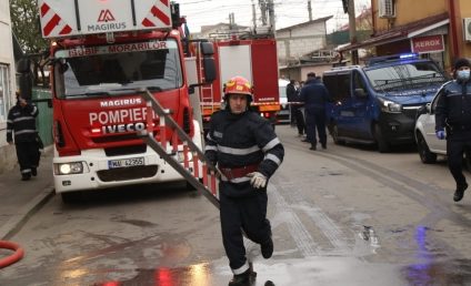 Incendiu într-un bloc din centrul Ploieștiului. Focul a pornit de la niște lumânări aprinse