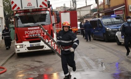 Incendiu într-un bloc din centrul Ploieștiului. Focul a pornit de la niște lumânări aprinse