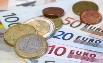 Românii economisesc lunar 59 euro, cu 6% mai mult decât în 2019