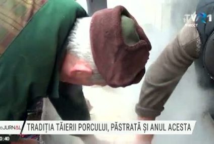 În satele din Banatul Montan sunt în toi pregătirile de Crăciun. Ritualul tăierii porcului