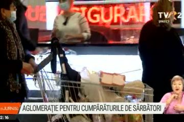 Aglomerație în magazine: Unii români au uitat de pandemie și aleargă după cadourile de Crăciun