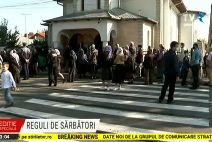 Preoții vor putea vizita enoriașii o singură dată: ori înainte de Nașterea Domnului, ori de Bobotează. Ei sunt sfătuiți să nu intre în casele oamenilor