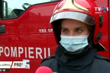 Femei în uniformă de pompieri. Ana Maria are 20 de ani și este pregătită să salveze vieți