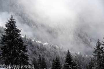 Cod portocaliu de viscol în zonele montane din 10 județe, luni dimineață. UPDATE Cod galben de ceață și de vânt puternic