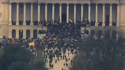 Haos în Washington DC. Susținători ai lui Donald Trump au dat buzna în Capitoliu. Forțele de ordine au păzit cu arma căile de acces din clădirea Congresului. O persoană a murit