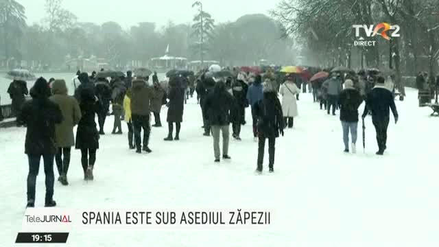 spania,-sub-asediul-zapezii-traficul-rutier-si-aerian-a-fost-blocat-de-ninsoare.-politia-din-madrid-a-evacuat-parcurile