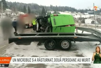 Doi pasageri au murit după ce un microbuz s-a răsturnat în Pasul Mestecăniș