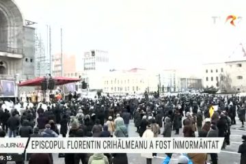 Slujba de înmormântare a episcopului greco-catolic de Cluj-Gherla, Preasfinția Sa Florentin Crihălmeanu. Sute de credincioși l-au condus pe ultimul drum