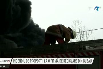 Buzău: Incendiu pe o platformă de depozitare a deșeurilor industriale, al doilea la aceeași firmă de reciclare, după cel din vara 2020