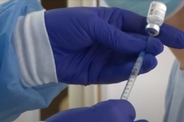 O femeie de 73 de ani din Bacău, cu multiple afecțiuni, a murit în aceeași zi în care s-a vaccinat anti-COVID