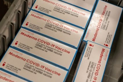Reacţiile alergice severe la vaccinul produs de Moderna sunt rare, spun autoritățile sanitare din SUA