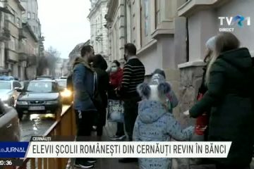 Elevii gimnaziului cu predare în limba română „Alexandru cel Bun” din Cernăuţi au revenit în bănci