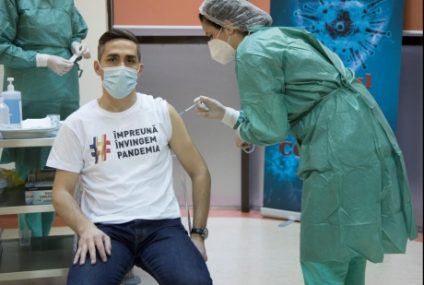 Coordonatorul campaniei naționale de vaccinare, col. dr. Valeriu Gheorghiță, a primit astăzi rapelul la vaccinul împotriva coronavirusului