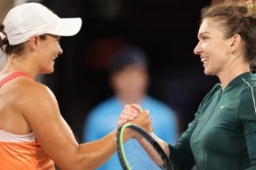 Simona Halep a învins-o pe Ashleigh Barty, numărul 1 mondial, în turneul demonstrativ de la Adelaide. Este primul meci al ivei din acest an