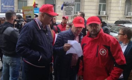 Membrii SANITAS protestează luni în faţa Guvernului