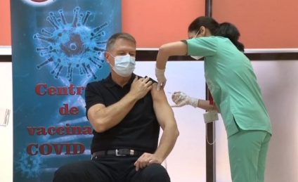 Preşedintele Iohannis s-a vaccinat cu a doua doză de ser anti-COVID