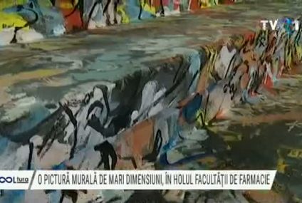 Pictură murală spectaculoasă în holul Facultății de Farmacie din București, semnată Anca Mureșan