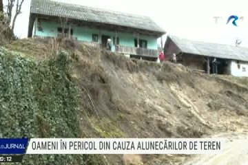 Oameni în pericol la Bistrița-Năsăud, din cauza alunecărilor de teren
