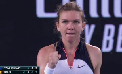 Simona Halep, după meciul cu Ajla Tomljanovic: Am vorbit non-stop și am fost negativă. Darren mi-a spus că am arătat ca vechea Simo. I-am răspuns că am schimbat totuși ceva: Am luptat până la capăt