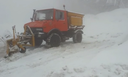 Vreme rece și ninsori în toata țara. Probleme în trafic pe patru drumuri județene din Alba și Bihor