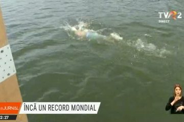 Un nou record pentru Paul Georgescu în ape înghețate: A înotat, la Snagov, 3,5 km în 58 de minute