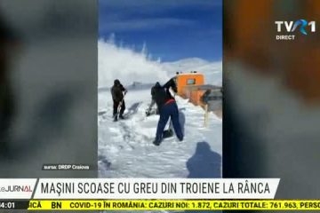 Gorj: Mașini scoase din nămeți de drumari, la Rânca