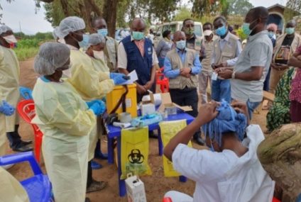 Focare de Ebola în Guineea şi Republica Democrată Congo. Sute de oameni care au intrat în contact cu cei infectați sunt monitorizați