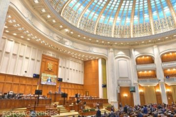 Şedinţă comună a Parlamentului. Pe ordinea de zi: constituirea comisiei pentru statut care va discuta eliminarea pensiilor speciale