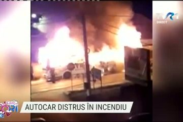 Un autocar cu peste 30 de pasageri a ars pe DN14, în localitatea Șura Mare. Nimeni nu a fost rănit