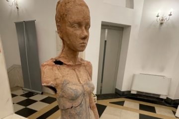 Primăria Sectorului 1: Expoziţia „Dincolo de canon. Noua sculptură azi” evidenţiază capacitatea inovatoare a tinerilor artişti