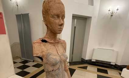 Primăria Sectorului 1: Expoziţia „Dincolo de canon. Noua sculptură azi” evidenţiază capacitatea inovatoare a tinerilor artişti