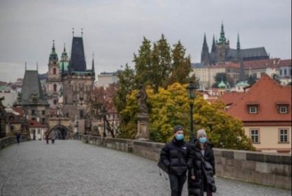 Reguli mai aspre în Cehia: măști de protecție de tip FFP2 sau FFP3 în magazine, în tranul public sau în spitale