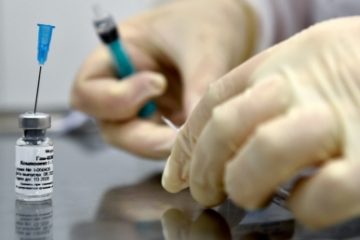 O femeie a dezvoltat o reacţie post vaccinare de tip anafilactic, după imunizarea făcută la un centru din judeţul Olt. Starea pacientei este bună