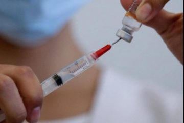 A început campania de vaccinare în Afganistan. Jurnalista Anisa Shaheed este prima imunizată cu serul anticovid